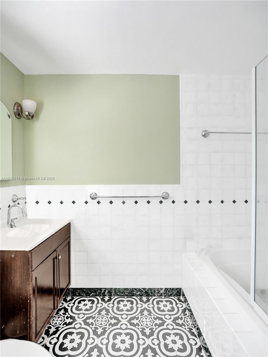 Hollywood, Florida, 33019, United States, 4 Bedrooms Bedrooms, ,4 BathroomsBathrooms,Residential,Active,1997890