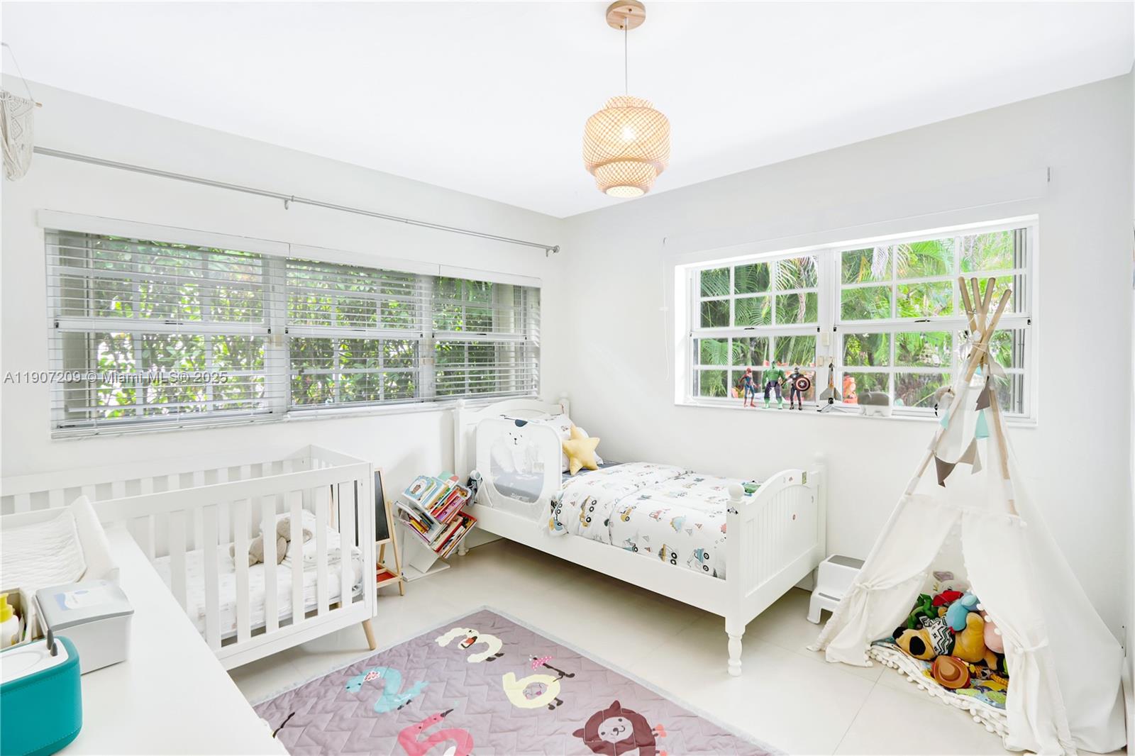 Coral Gables, Florida, 33134, United States, 2 Bedrooms Bedrooms, ,2 BathroomsBathrooms,Residential,Active,1986867