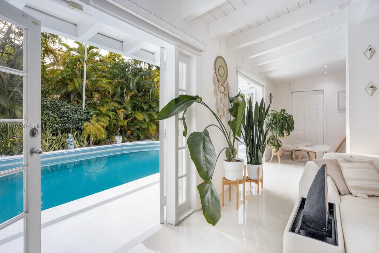 Coral Gables, Florida, 33134, United States, 2 Bedrooms Bedrooms, ,2 BathroomsBathrooms,Residential,Active,1986867