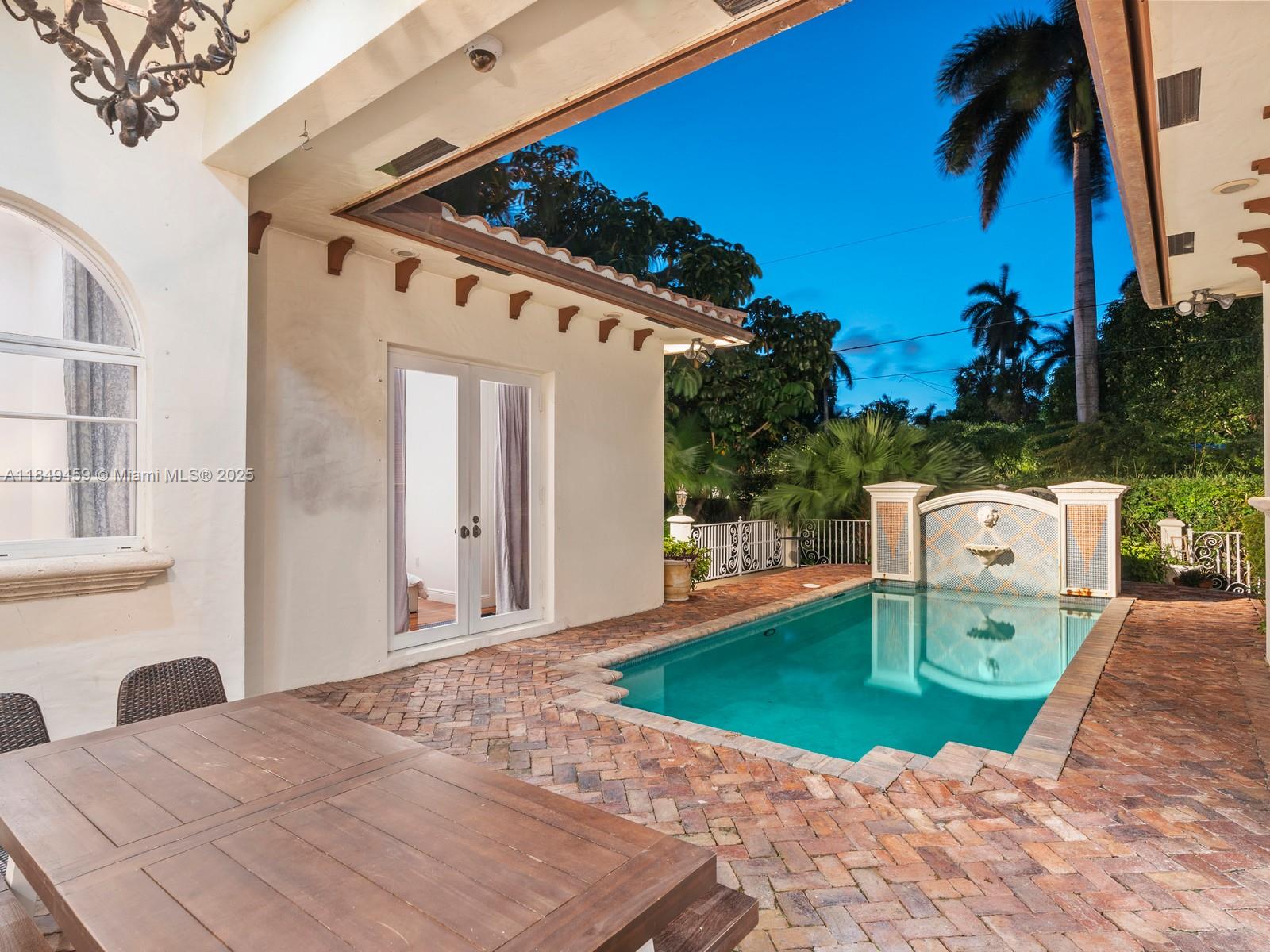 Hollywood, Florida, 33019, United States, 5 Bedrooms Bedrooms, ,3 BathroomsBathrooms,Residential,Active,1904697