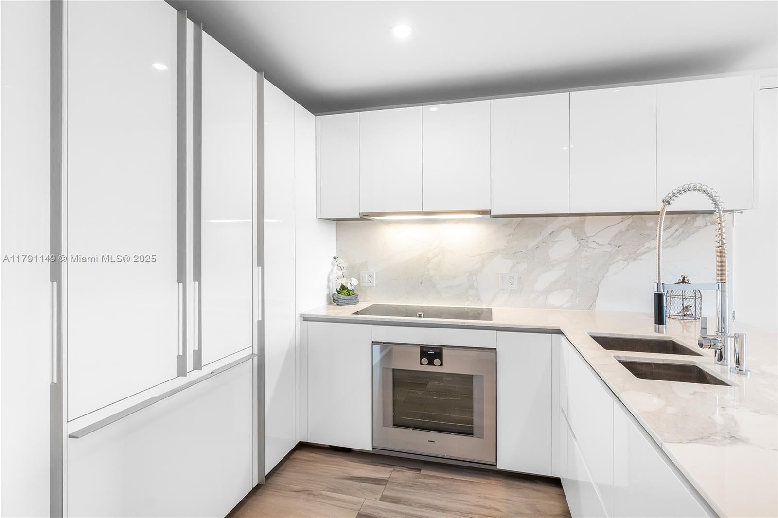 Bal Harbour, Florida, 33154, United States, 2 Bedrooms Bedrooms, ,3 BathroomsBathrooms,Residential,Active,1781839