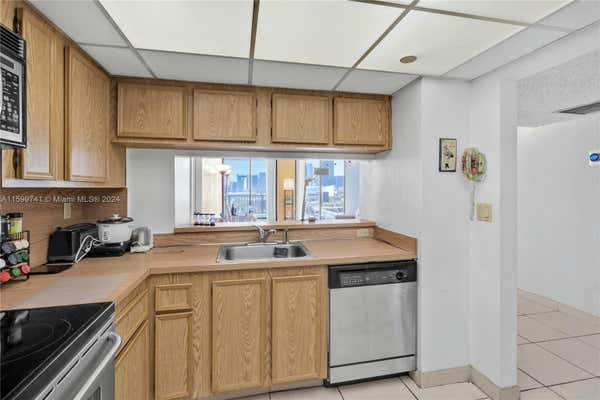 555 NE 15TH ST APT 15K, MIAMI, FL 33132, photo 4 of 17