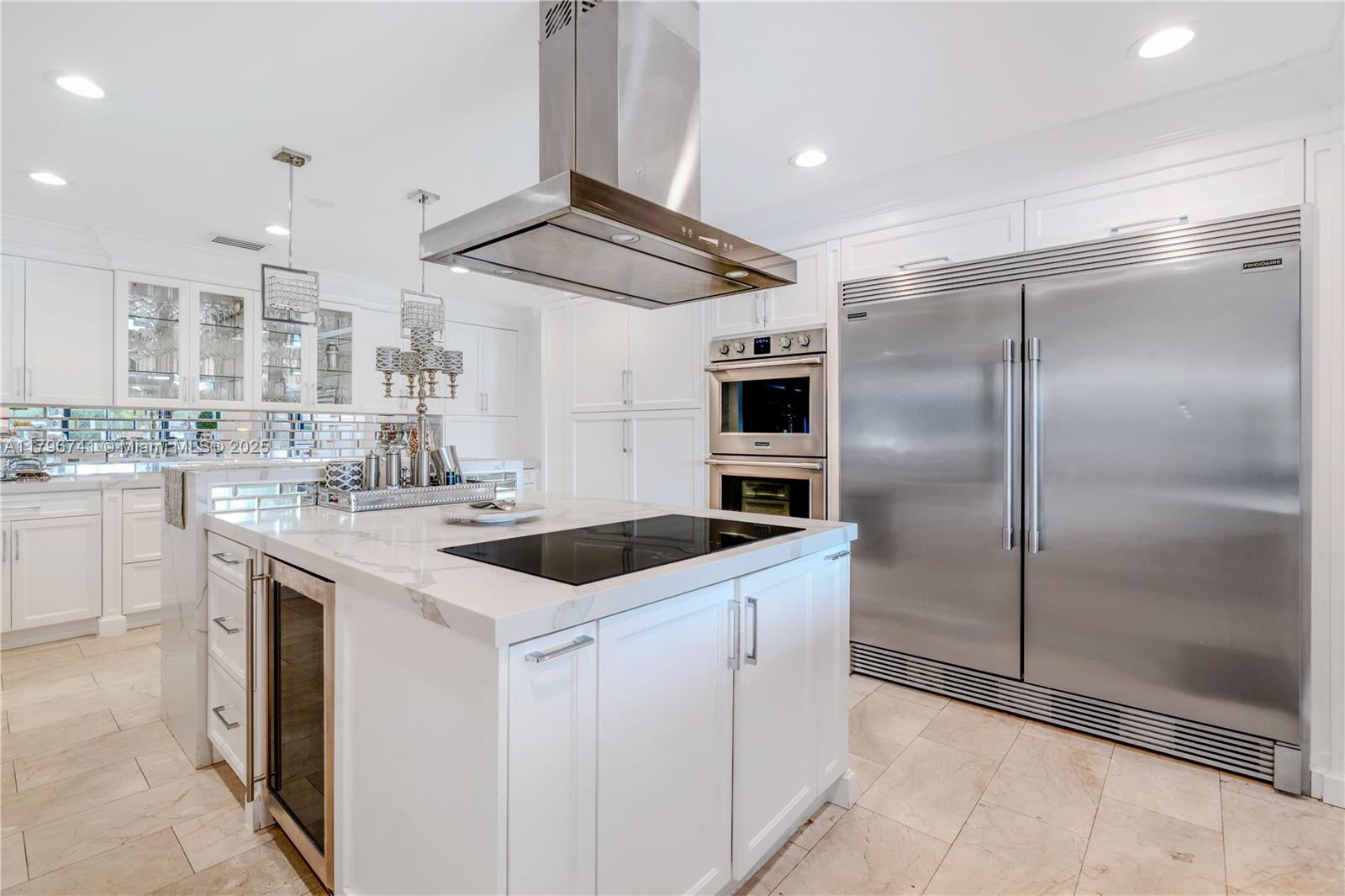 Miami, Florida, 33175, United States, ,5 BathroomsBathrooms,Residential,Pending,1798039