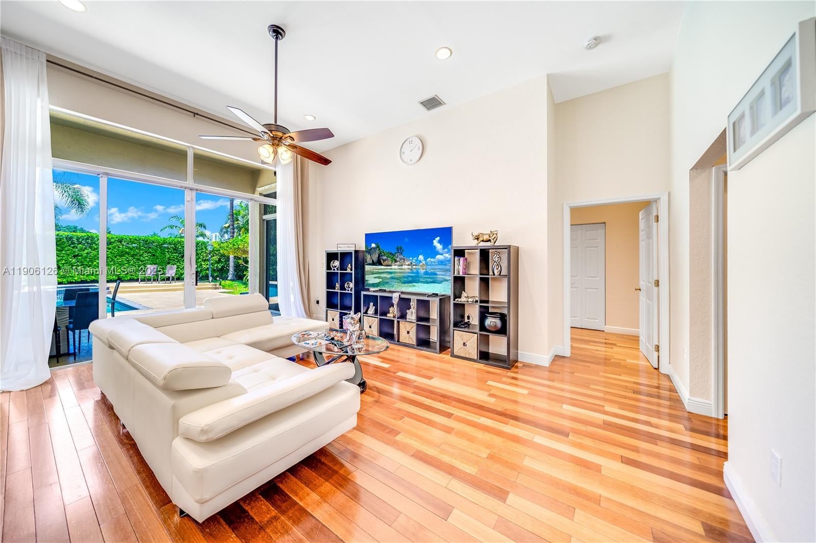 Hollywood, Florida, 33019, United States, 3 Bedrooms Bedrooms, ,3 BathroomsBathrooms,Residential,Active,1985592