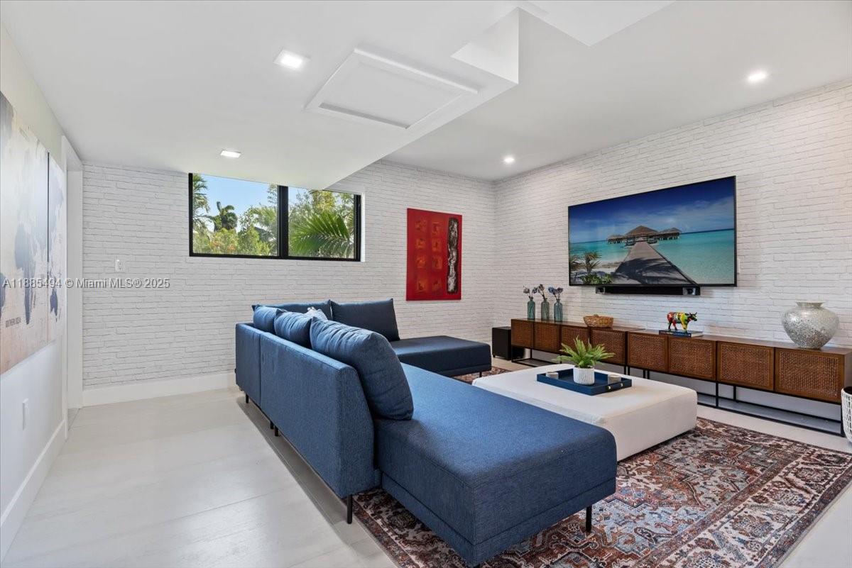 Hollywood, Florida, 33019, United States, 4 Bedrooms Bedrooms, ,4 BathroomsBathrooms,Residential,Active,1952986