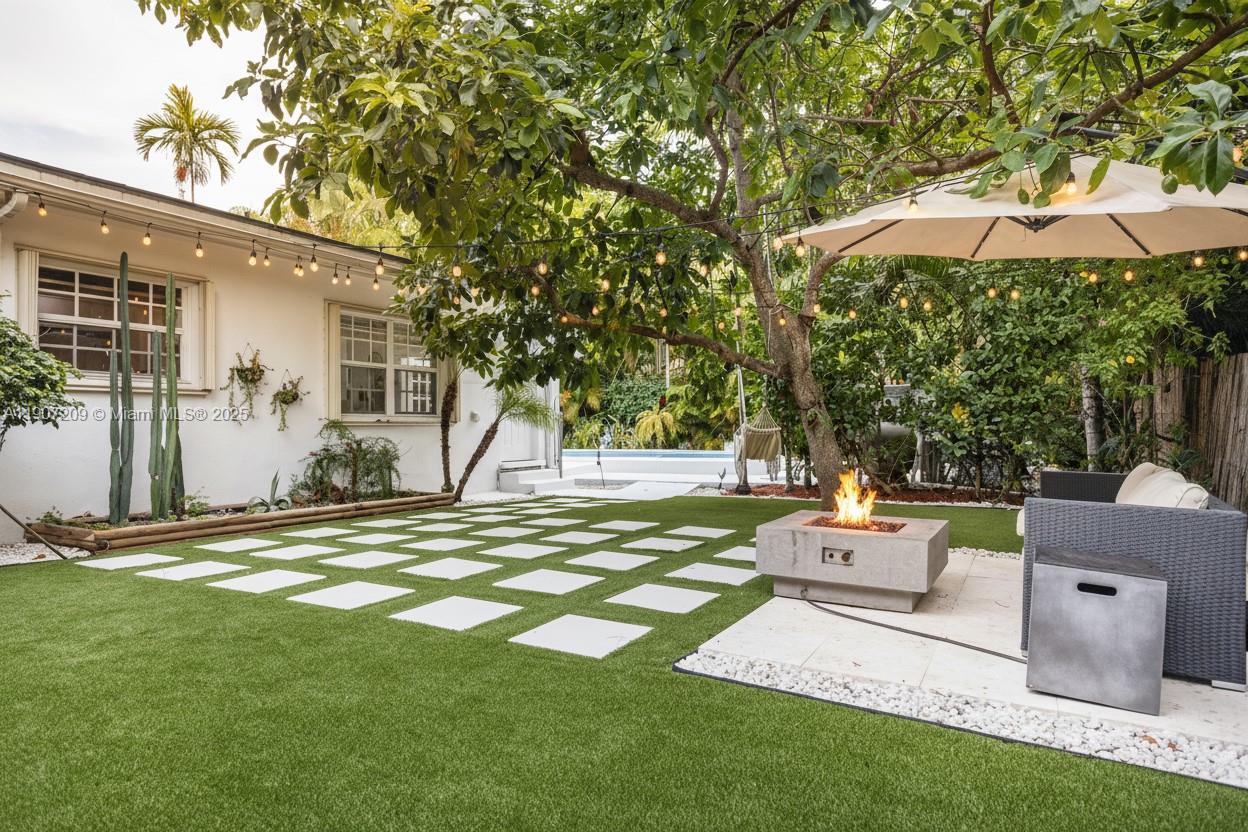 Coral Gables, Florida, 33134, United States, 2 Bedrooms Bedrooms, ,2 BathroomsBathrooms,Residential,Active,1986867