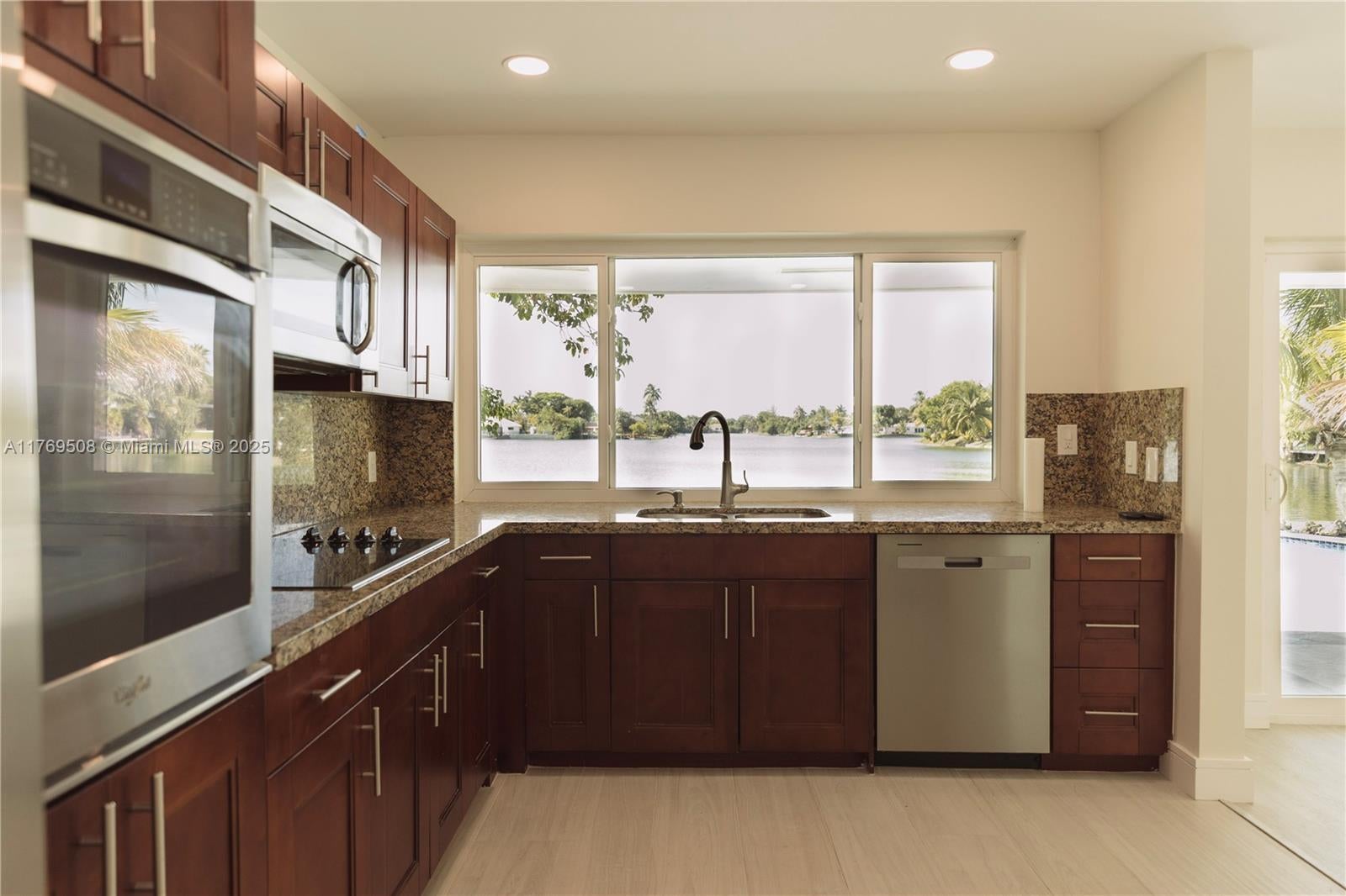 Miami, Florida, 33180, United States, 3 Bedrooms Bedrooms, ,2 BathroomsBathrooms,Residential,Active,1969837