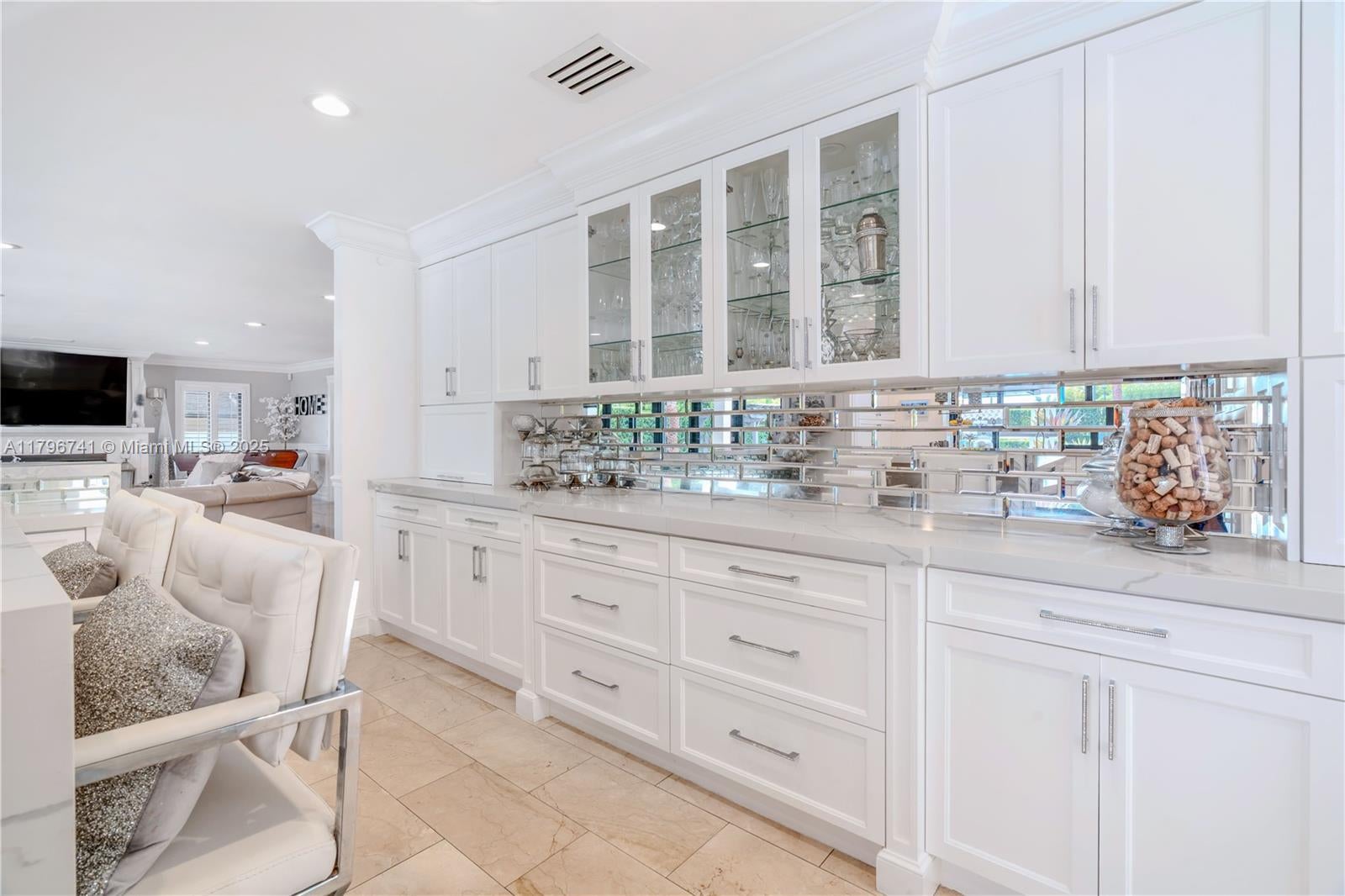 Miami, Florida, 33175, United States, ,5 BathroomsBathrooms,Residential,Pending,1798039
