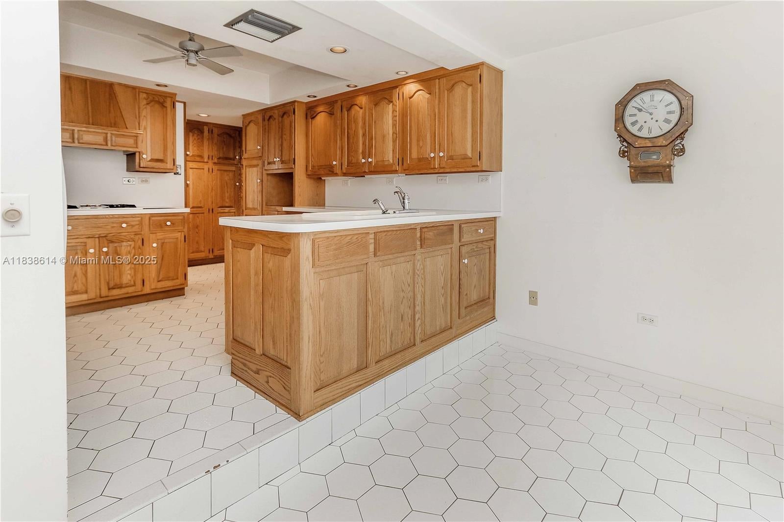 Hollywood, Florida, 33019, United States, 4 Bedrooms Bedrooms, ,4 BathroomsBathrooms,Residential,Active,1892394