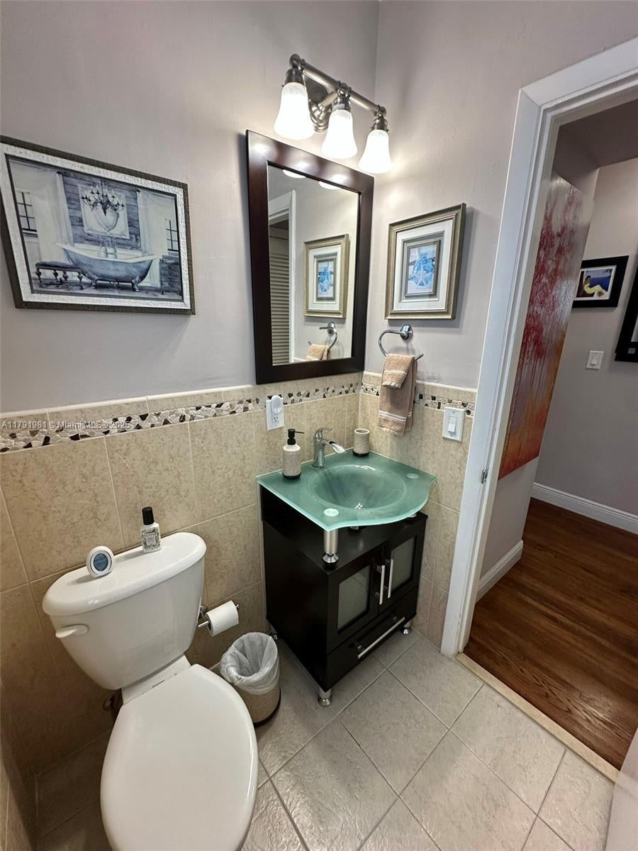 Coral Gables, Florida, 33134, United States, 3 Bedrooms Bedrooms, ,2 BathroomsBathrooms,Residential,Active,1820392