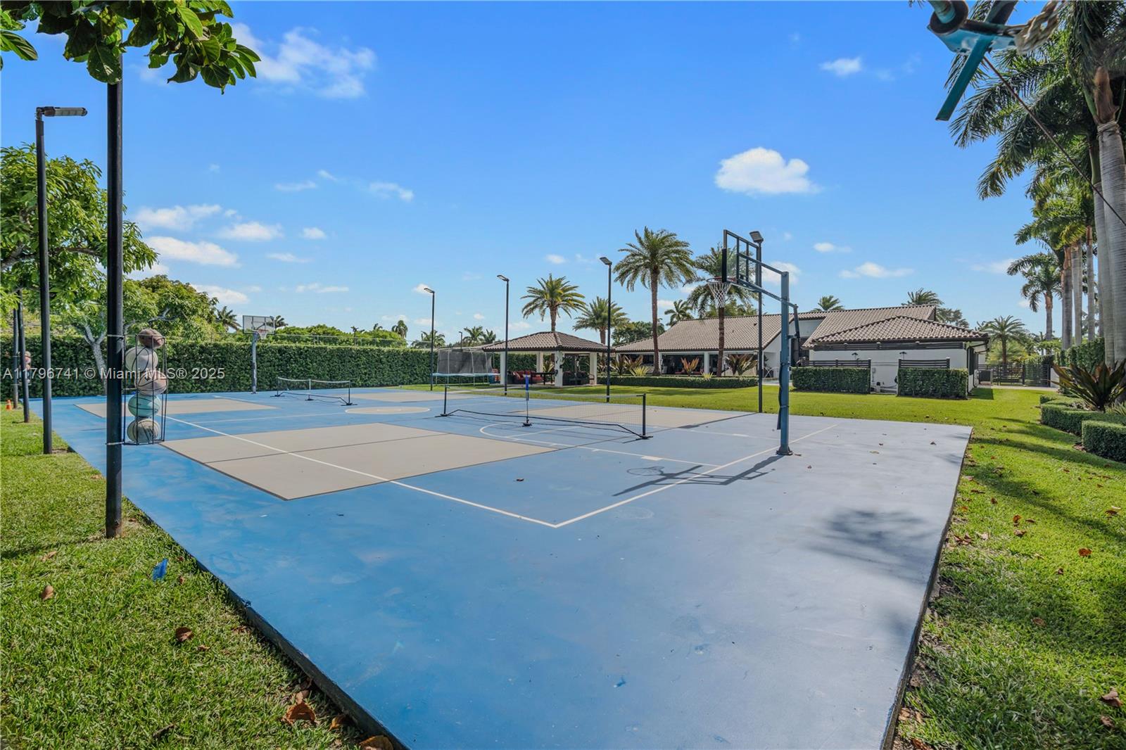 Miami, Florida, 33175, United States, ,5 BathroomsBathrooms,Residential,Pending,1798039