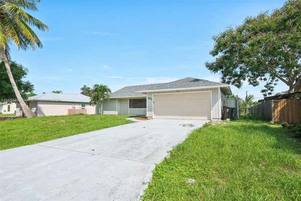 371 SE FAIRCHILD AVE, PORT ST LUCIE, FL 34984 - Image 1