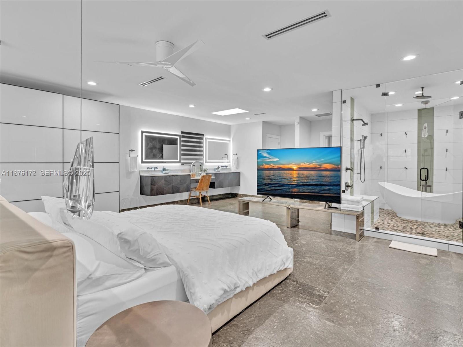 Hollywood, Florida, 33019, United States, 5 Bedrooms Bedrooms, ,4 BathroomsBathrooms,Residential,Active,1942387