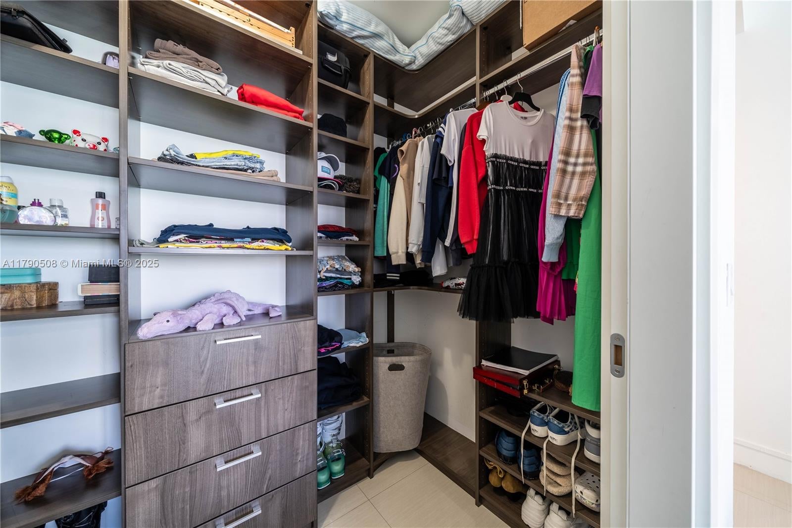 Aventura, Florida, 33180, United States, 3 Bedrooms Bedrooms, ,6 BathroomsBathrooms,Residential,Active,1781820