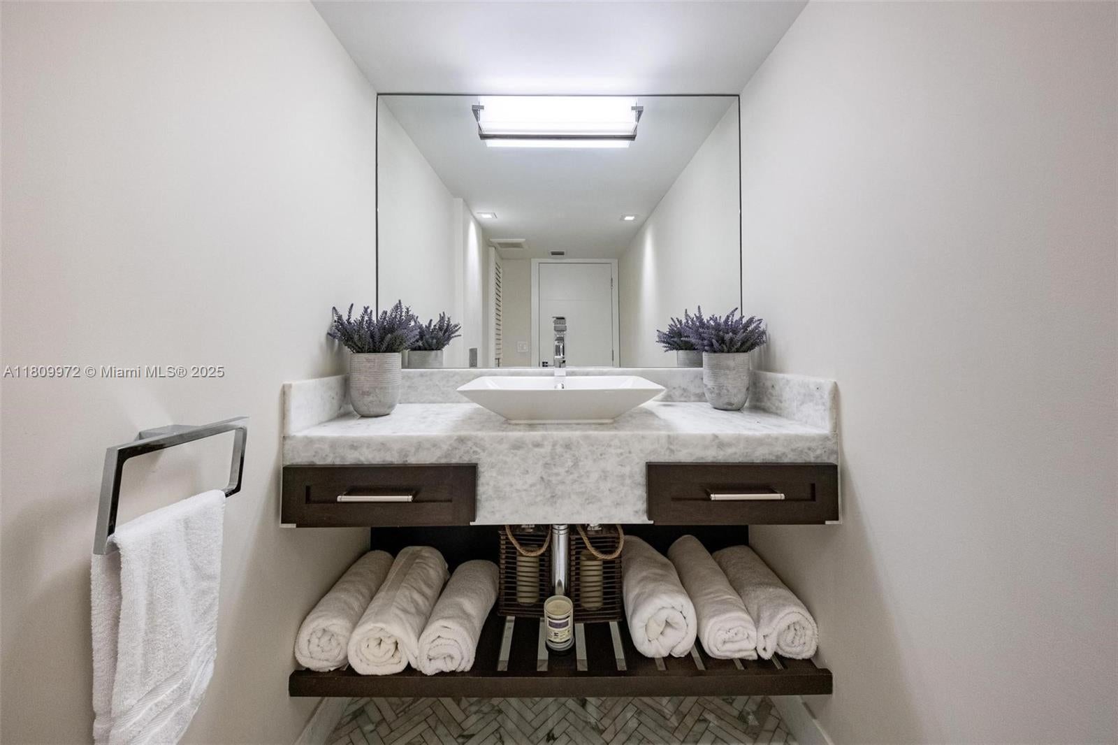 Miami, Florida, 33133, United States, 3 Bedrooms Bedrooms, ,4 BathroomsBathrooms,Residential,Active,1990050