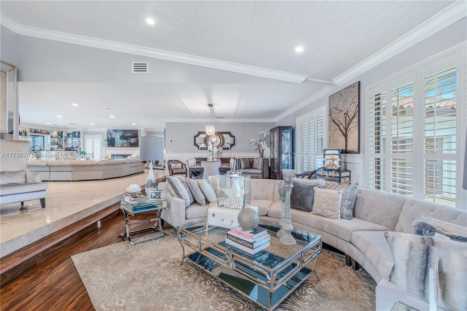 Miami, Florida, 33175, United States, ,5 BathroomsBathrooms,Residential,Pending,1798039