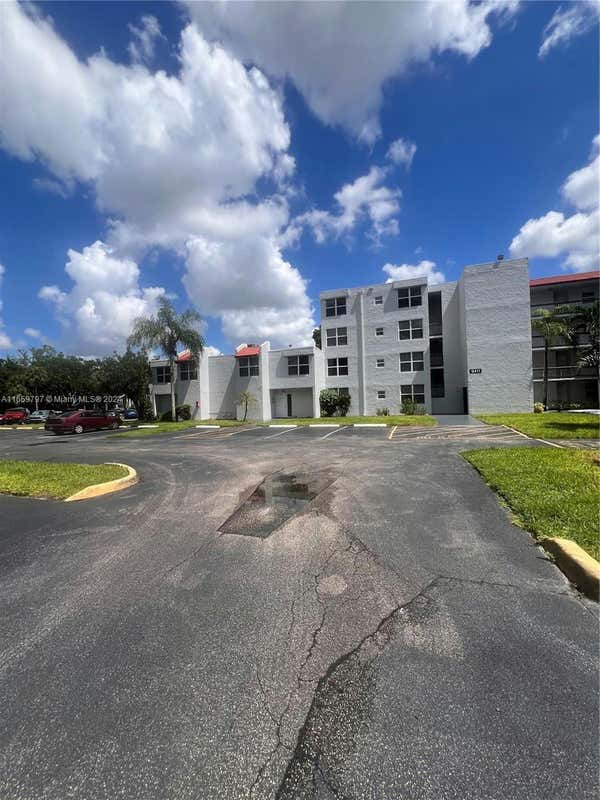 9411 EVERGREEN PL APT 301, DAVIE, FL 33324, photo 1 of 14