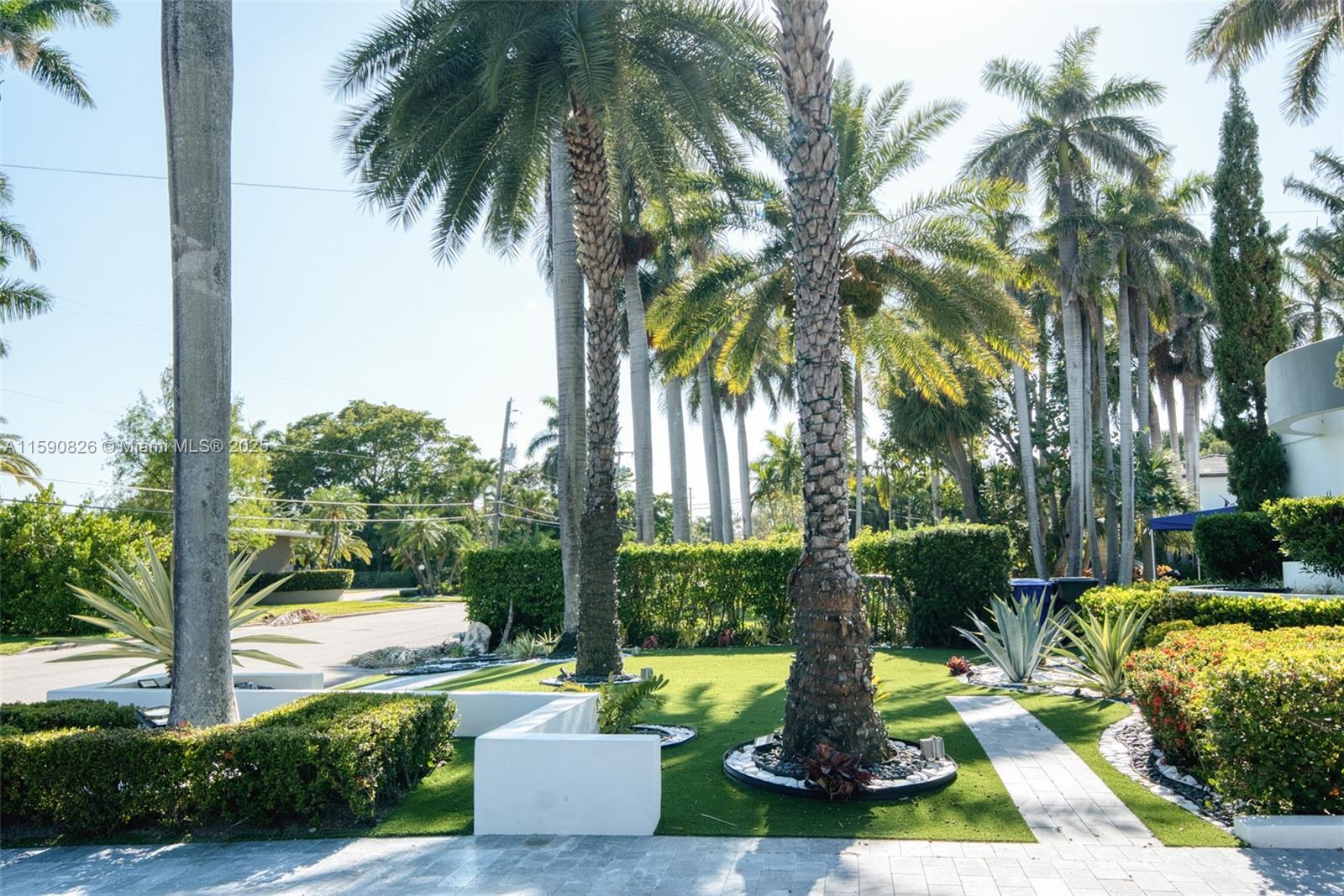 Hollywood, Florida, 33019, United States, 6 Bedrooms Bedrooms, ,6 BathroomsBathrooms,Residential,Pending,1756815