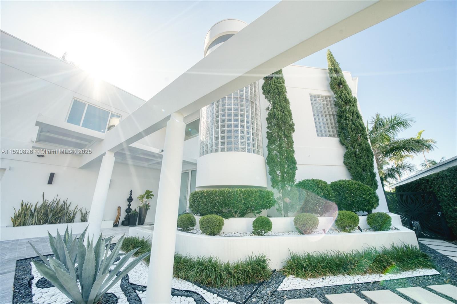Hollywood, Florida, 33019, United States, 6 Bedrooms Bedrooms, ,6 BathroomsBathrooms,Residential,Pending,1756815