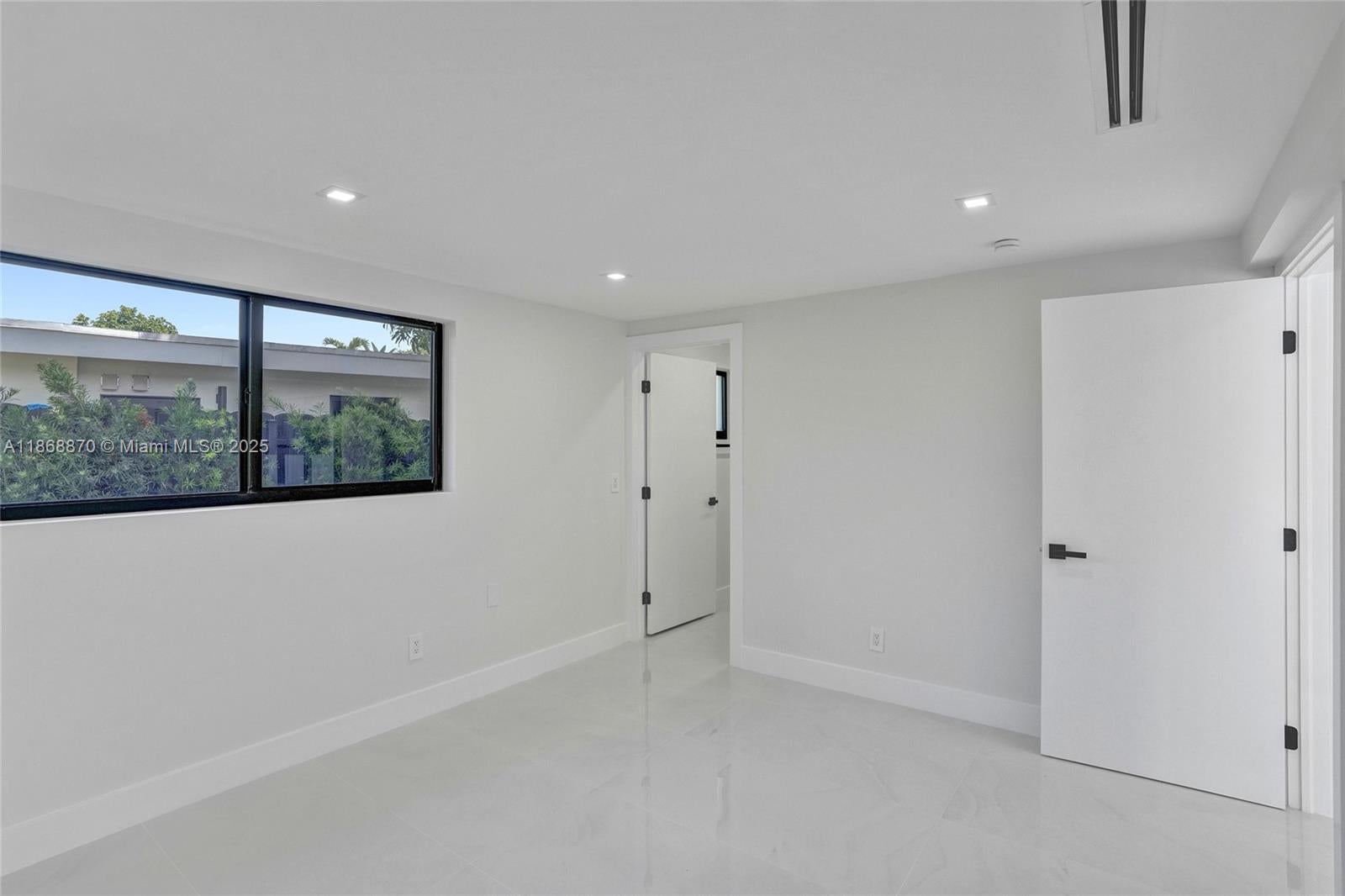 North Miami Beach, Florida, 33179, United States, 5 Bedrooms Bedrooms, ,4 BathroomsBathrooms,Residential,Active,1934804