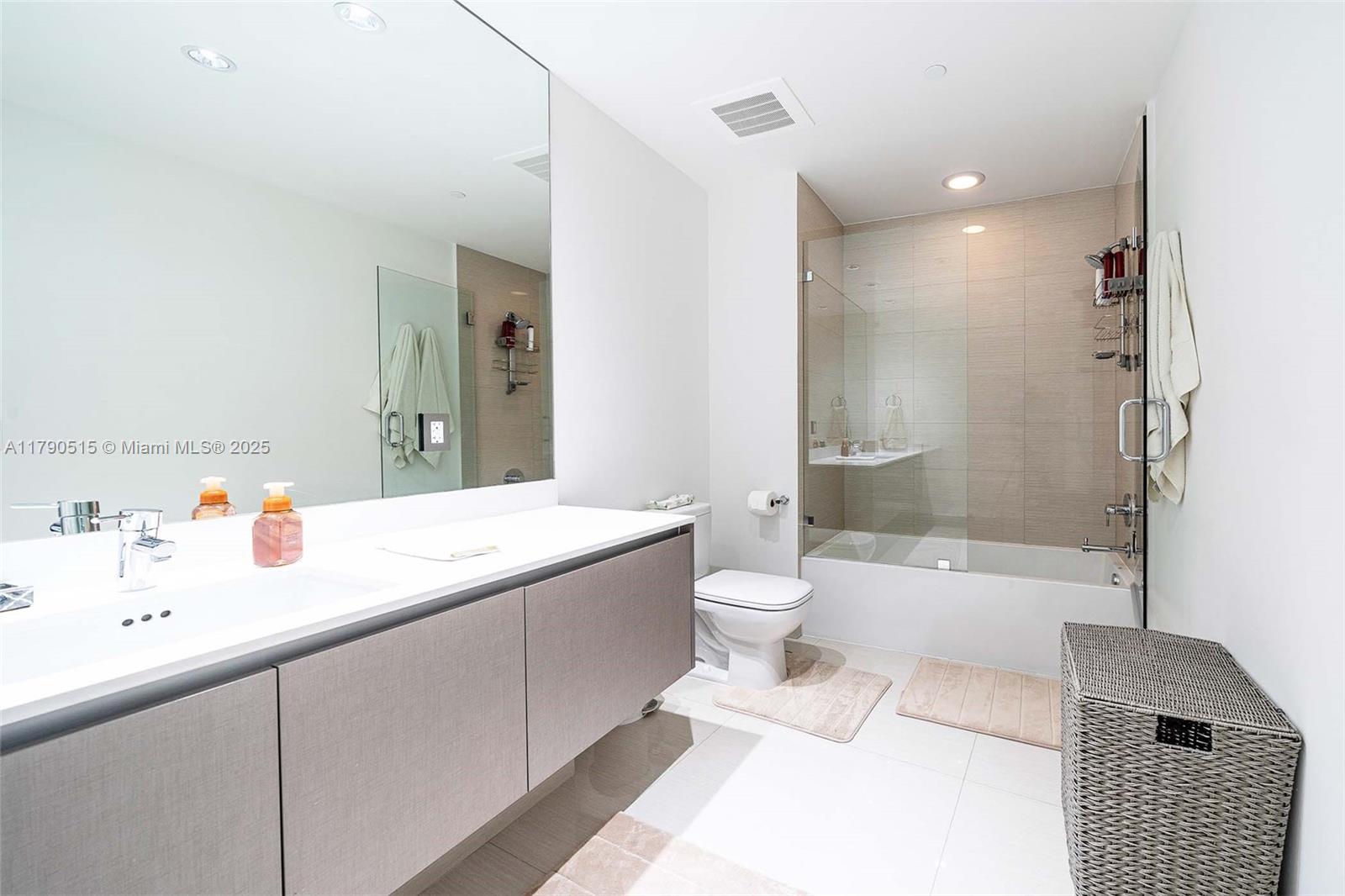 Aventura, Florida, 33180, United States, ,6 BathroomsBathrooms,Residential,Active,1781877