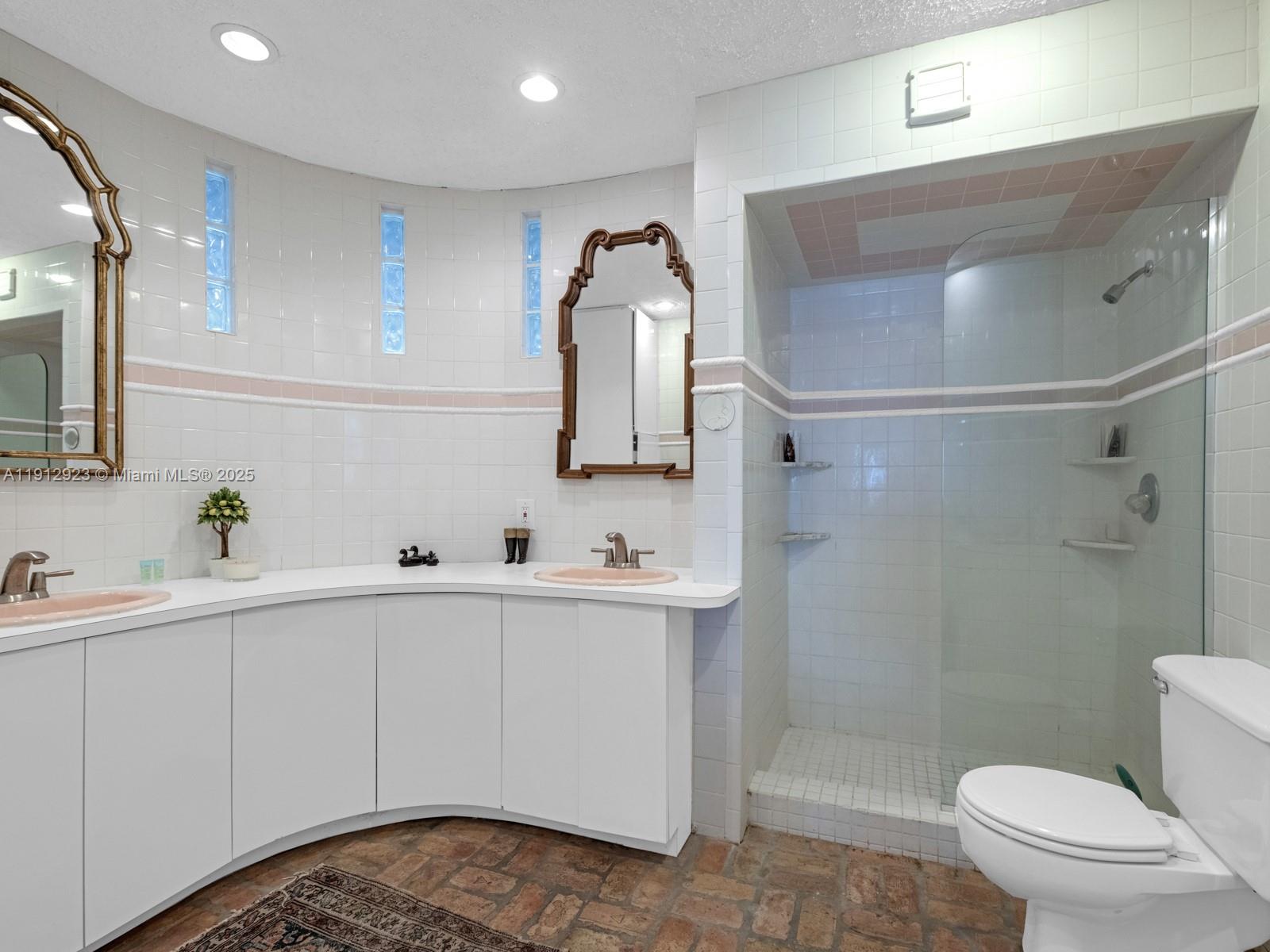 Hollywood, Florida, 33019, United States, 3 Bedrooms Bedrooms, ,3 BathroomsBathrooms,Residential,Active,1992553