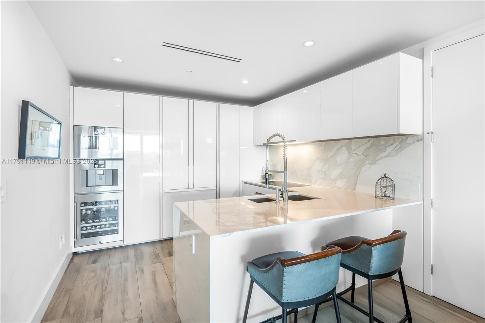 Bal Harbour, Florida, 33154, United States, 2 Bedrooms Bedrooms, ,3 BathroomsBathrooms,Residential,Active,1781839