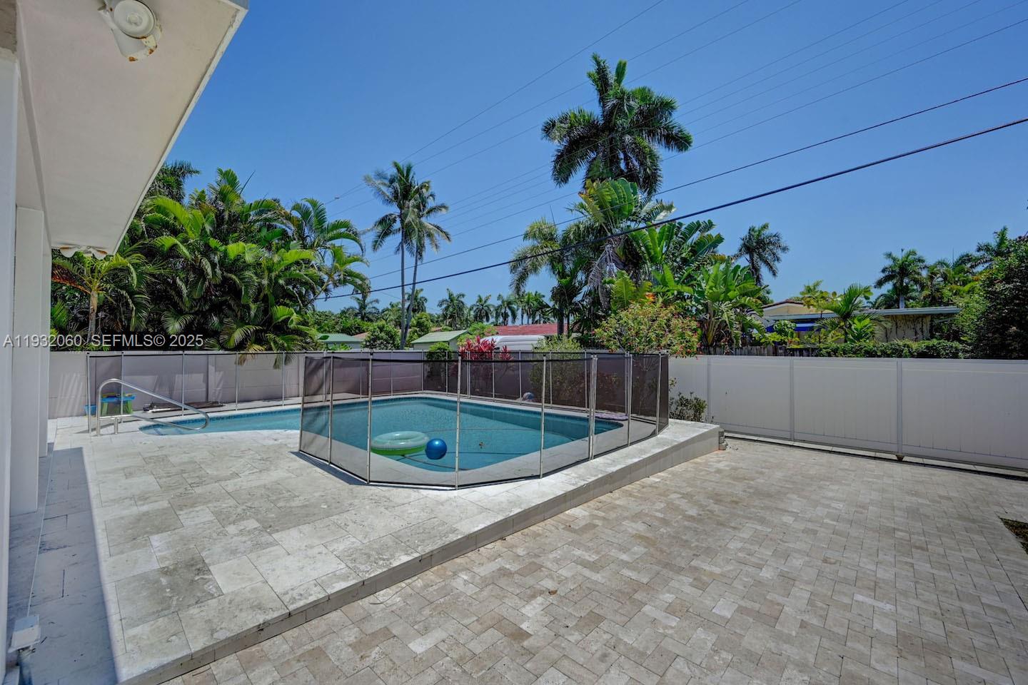 Hollywood, Florida, 33019, United States, 4 Bedrooms Bedrooms, ,2 BathroomsBathrooms,Residential,Active,2006944