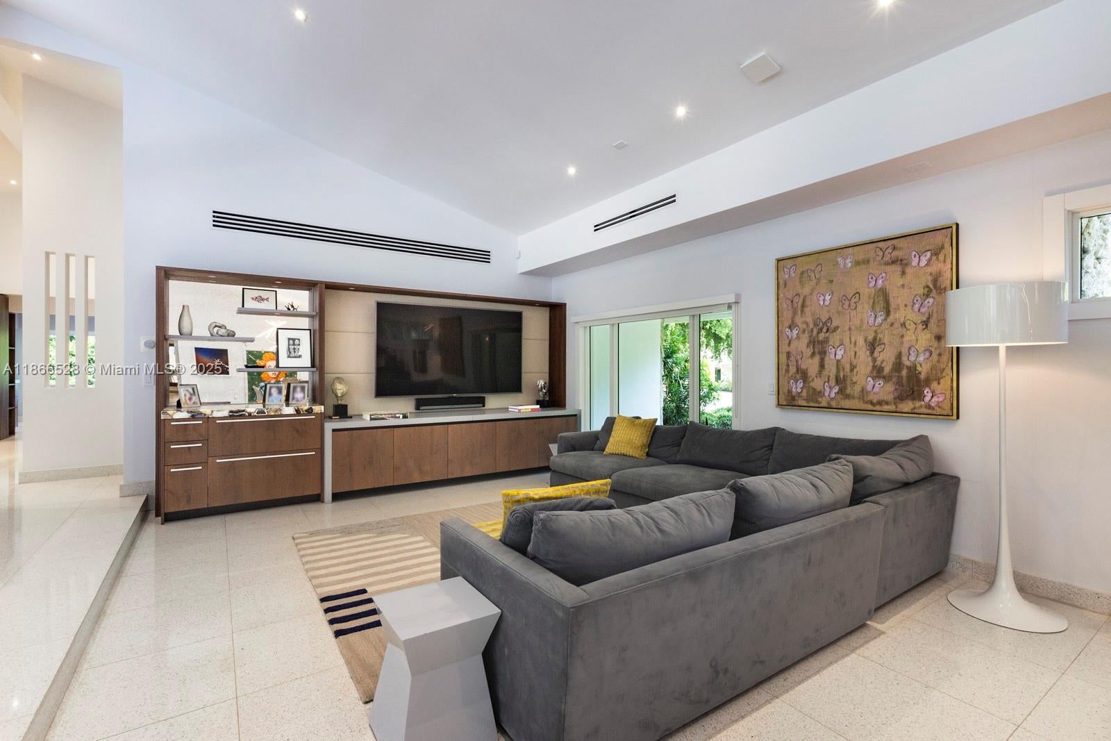 Coral Gables, Florida, 33156, United States, 4 Bedrooms Bedrooms, ,4 BathroomsBathrooms,Residential,Active,1927652