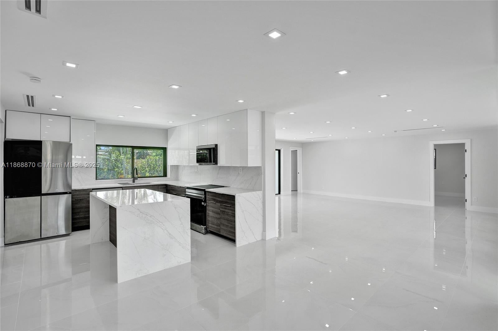 North Miami Beach, Florida, 33179, United States, 5 Bedrooms Bedrooms, ,4 BathroomsBathrooms,Residential,Active,1934804