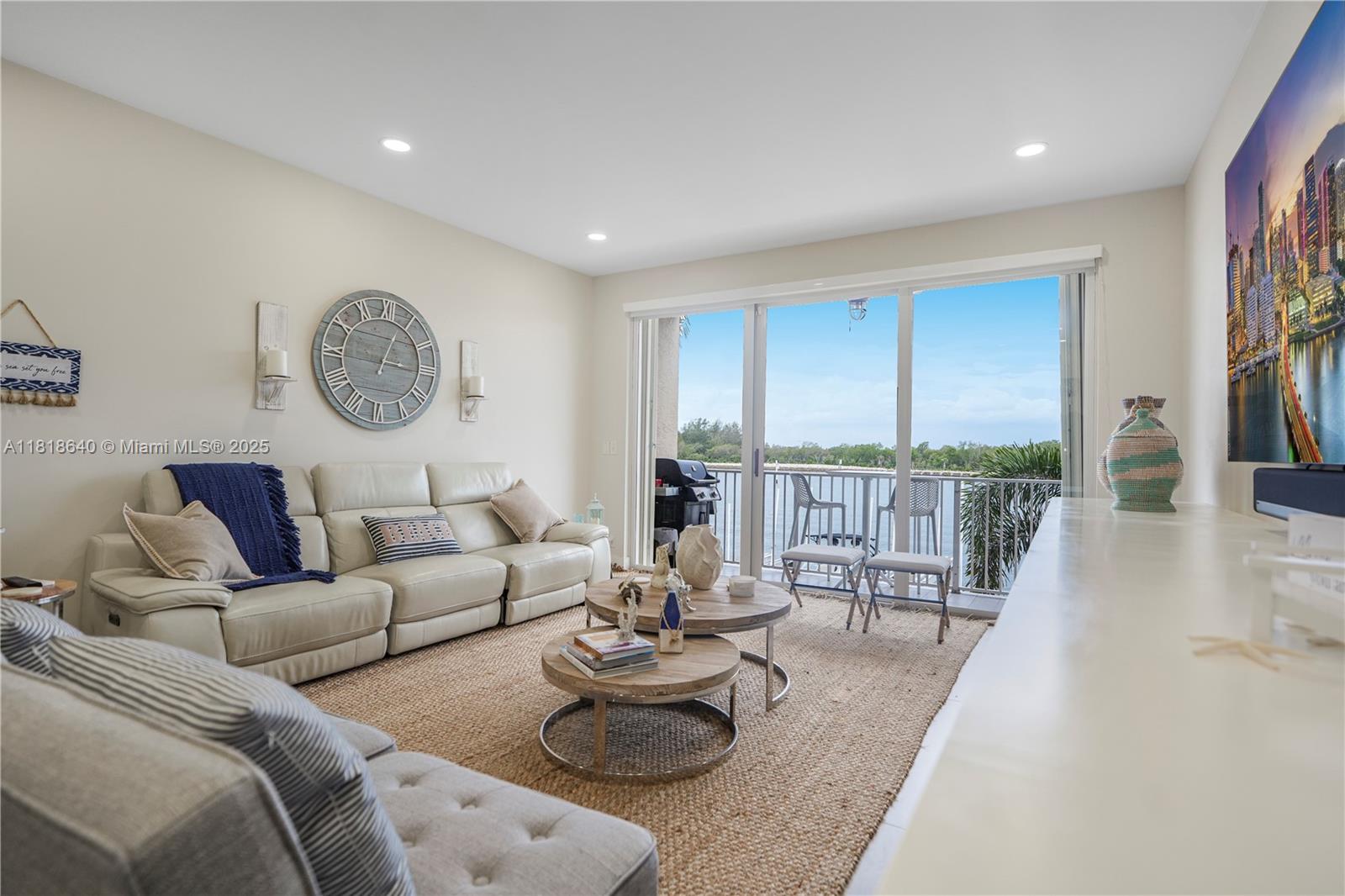 Hollywood, Florida, 33019, United States, 3 Bedrooms Bedrooms, ,4 BathroomsBathrooms,Residential,Active,1852751
