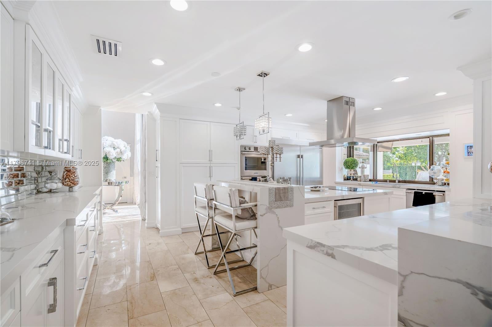 Miami, Florida, 33175, United States, ,5 BathroomsBathrooms,Residential,Pending,1798039