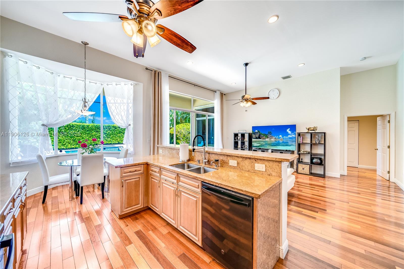 Hollywood, Florida, 33019, United States, 3 Bedrooms Bedrooms, ,3 BathroomsBathrooms,Residential,Active,1985592