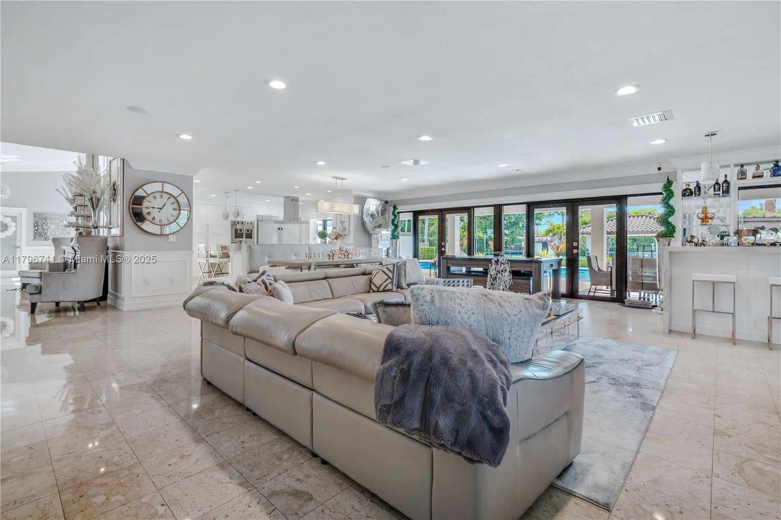 Miami, Florida, 33175, United States, ,5 BathroomsBathrooms,Residential,Pending,1798039