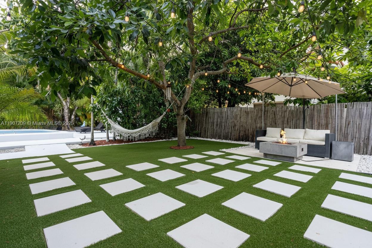 Coral Gables, Florida, 33134, United States, 2 Bedrooms Bedrooms, ,2 BathroomsBathrooms,Residential,Active,1986867