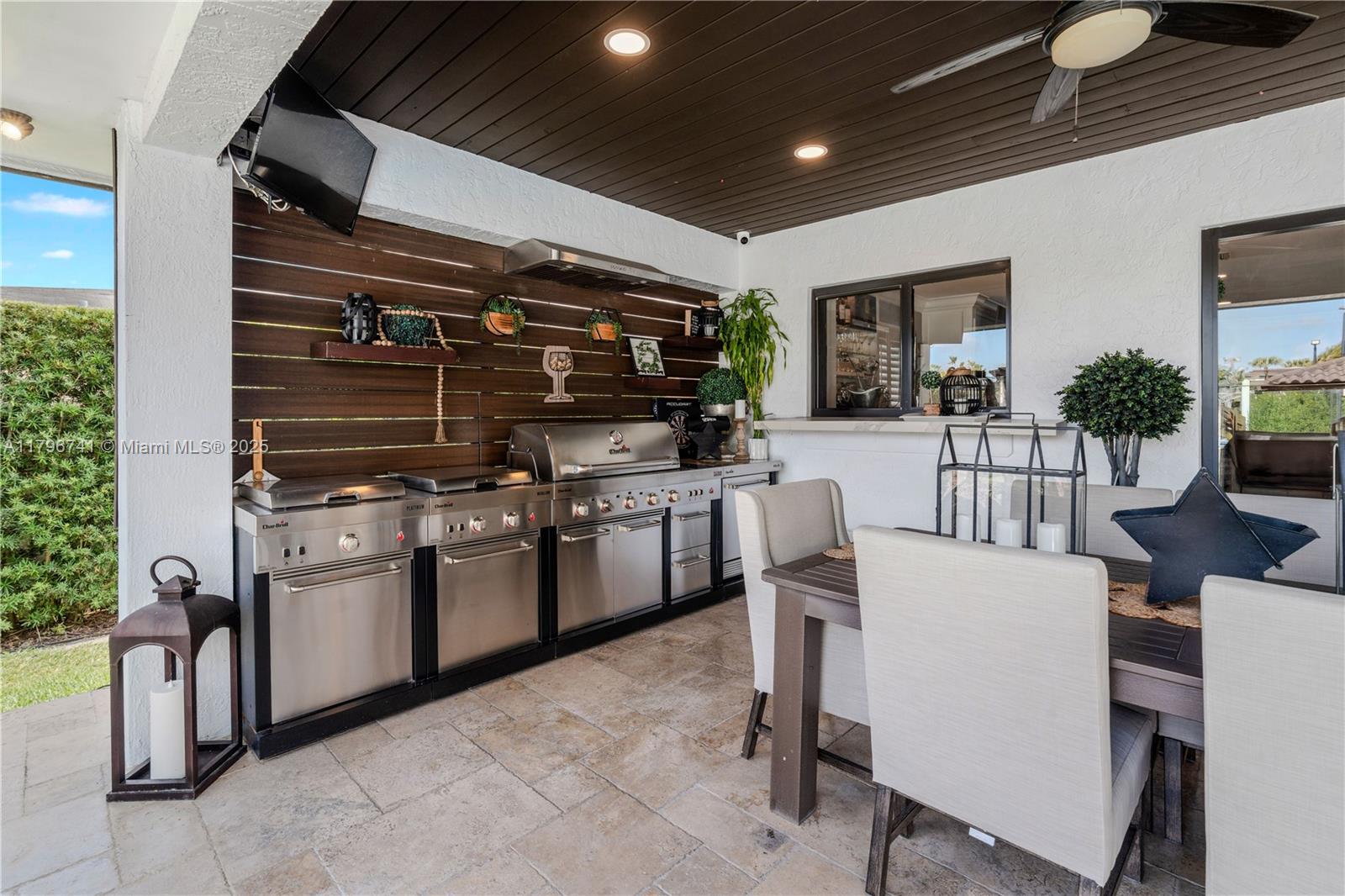 Miami, Florida, 33175, United States, ,5 BathroomsBathrooms,Residential,Pending,1798039