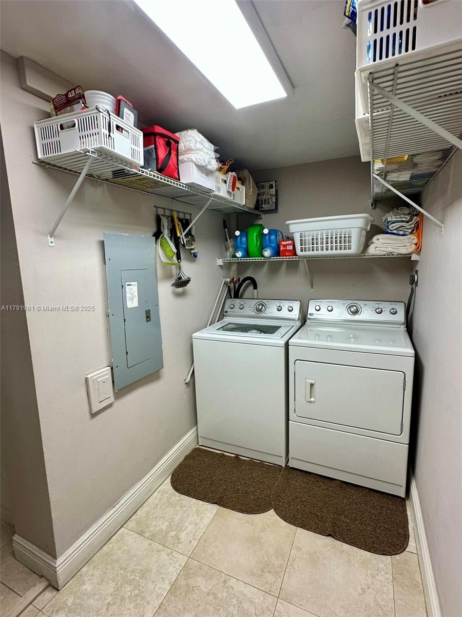 Coral Gables, Florida, 33134, United States, 3 Bedrooms Bedrooms, ,2 BathroomsBathrooms,Residential,Active,1820392