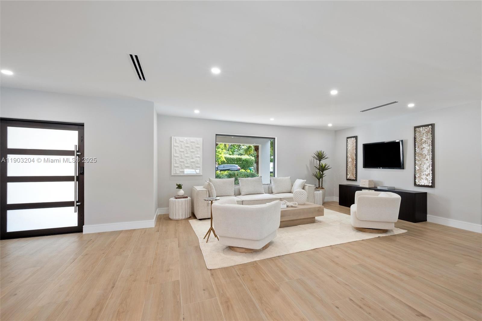 Palmetto Bay, Florida, 33158, United States, 4 Bedrooms Bedrooms, ,4 BathroomsBathrooms,Residential,Active,1988471