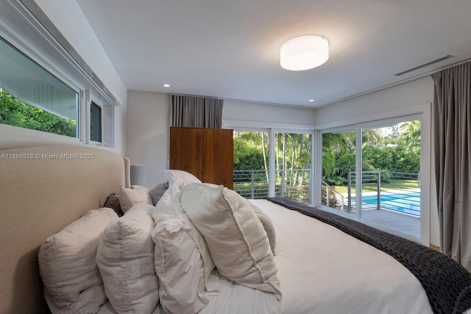 Coral Gables, Florida, 33156, United States, 4 Bedrooms Bedrooms, ,4 BathroomsBathrooms,Residential,Active,1927652