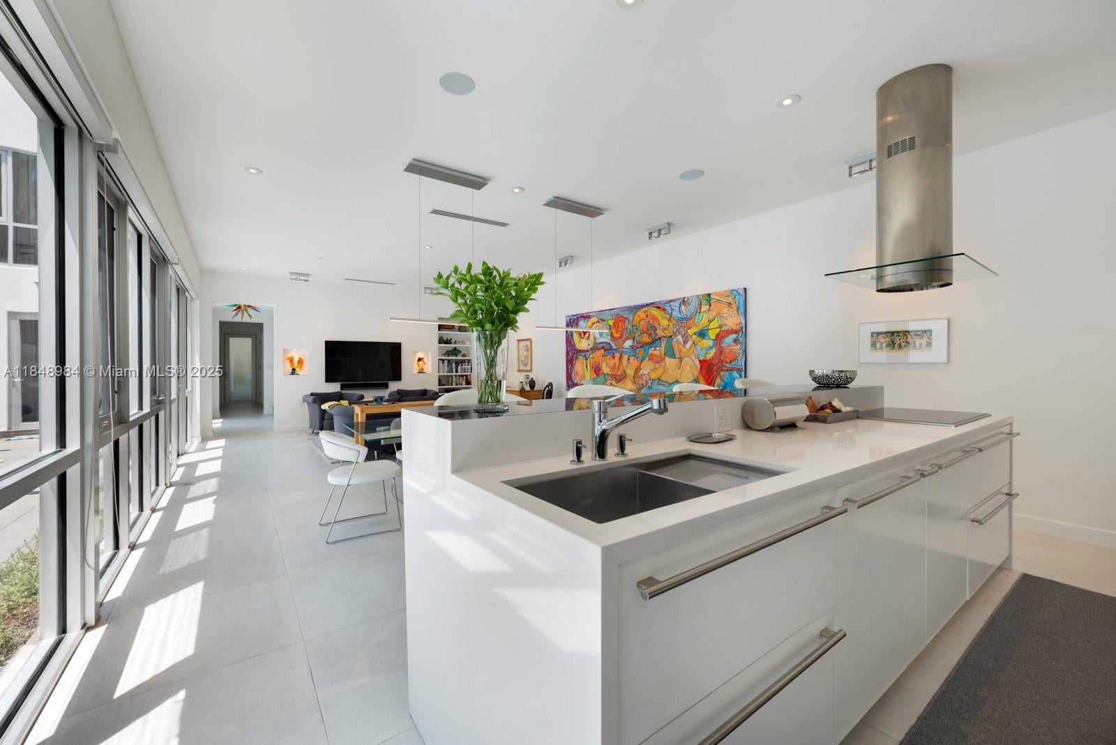 Miami, Florida, 33133, United States, 3 Bedrooms Bedrooms, ,3 BathroomsBathrooms,Residential,Active,1903203
