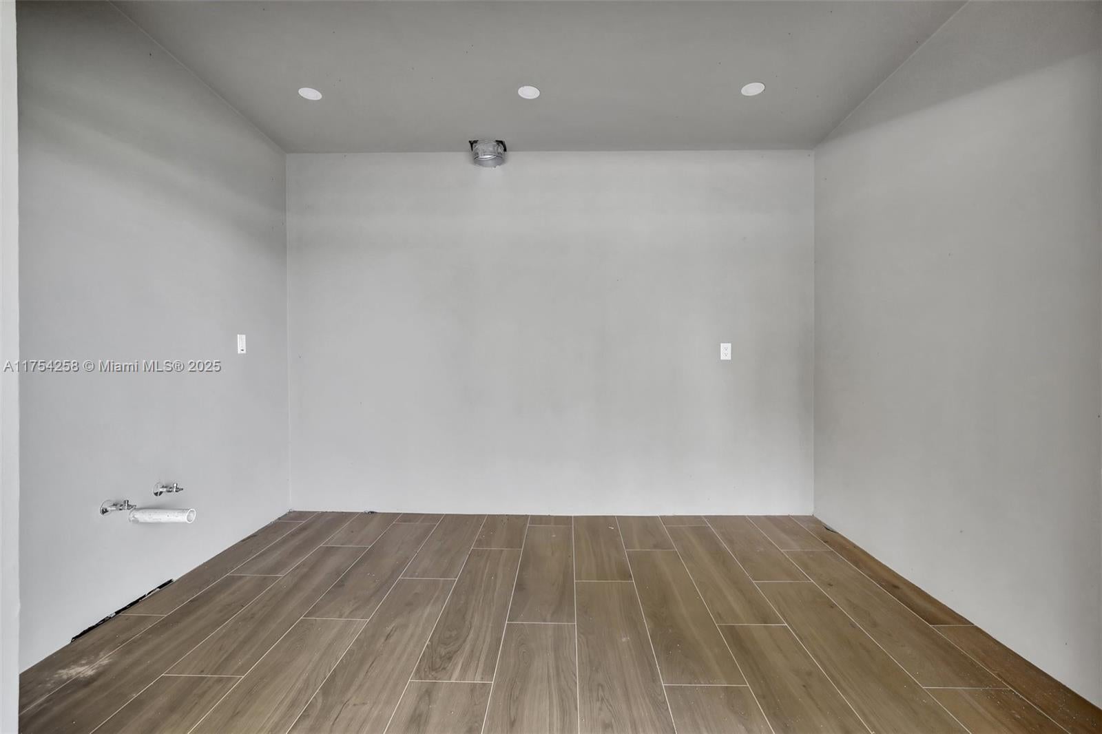 Miramar, Florida, 33027, United States, 5 Bedrooms Bedrooms, ,5 BathroomsBathrooms,Residential,Active,1718866