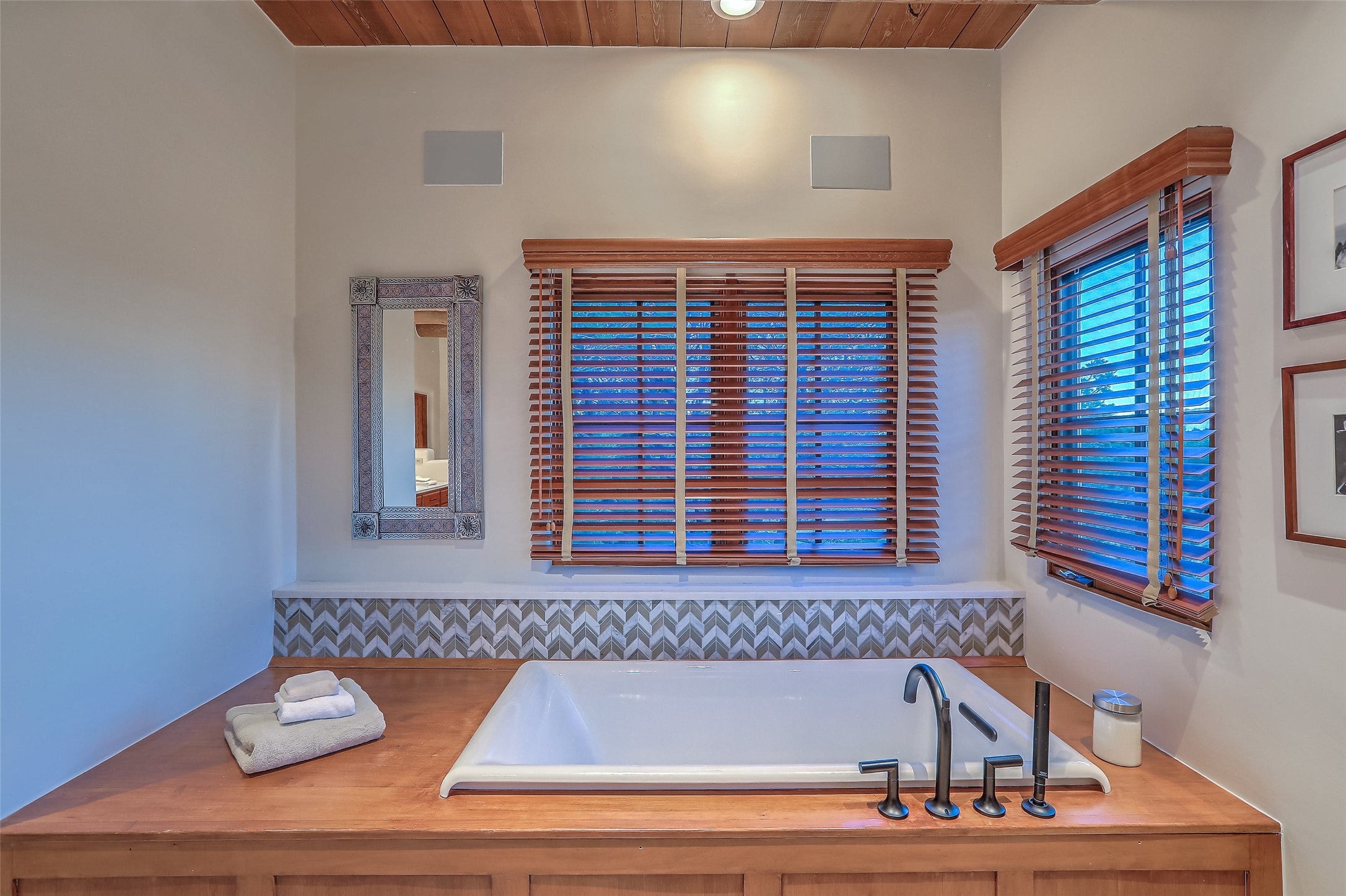 Santa Fe, New Mexico, 87506, United States, 3 Bedrooms Bedrooms, ,4 BathroomsBathrooms,Residential,Active,1880349