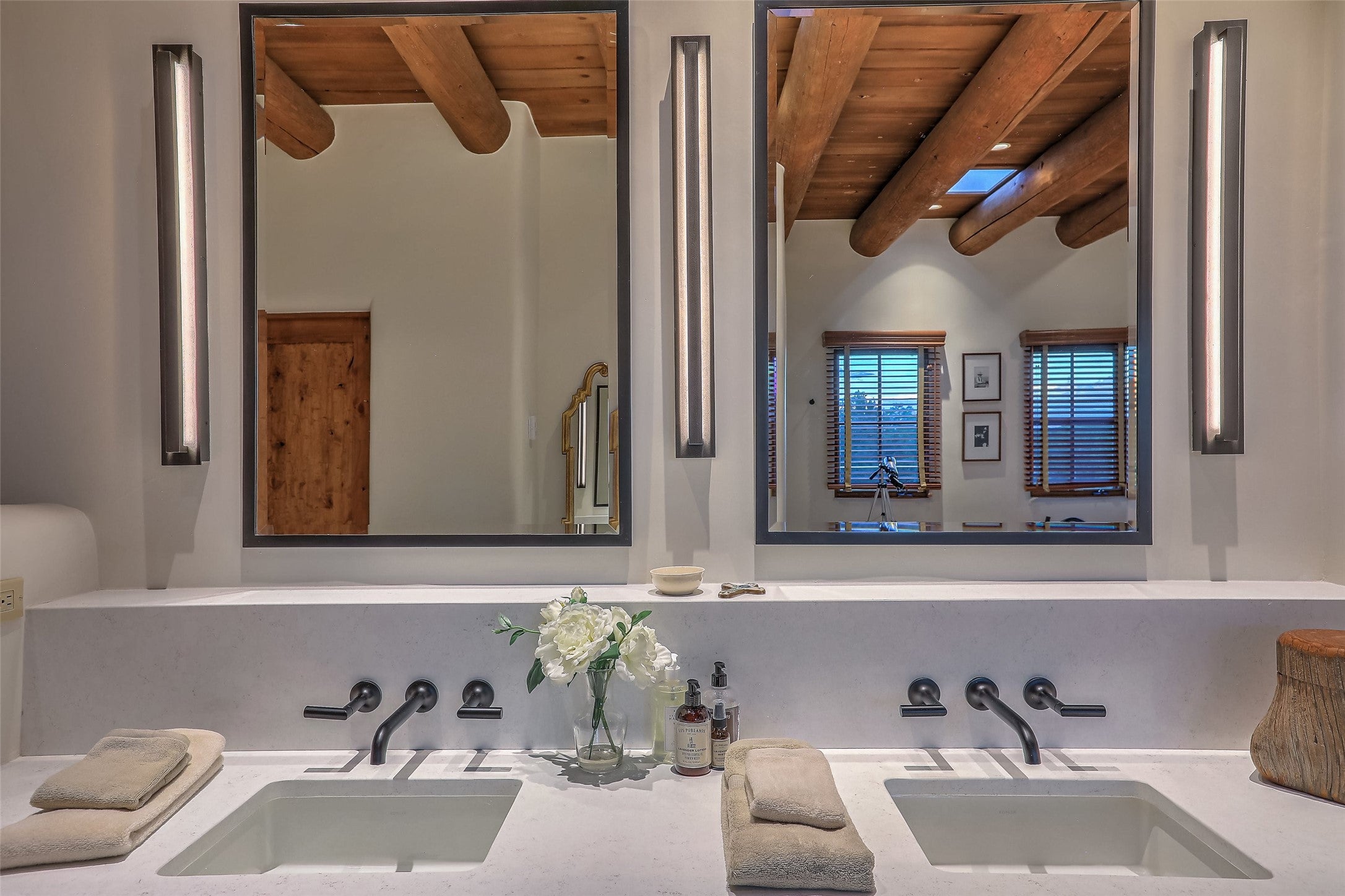 Santa Fe, New Mexico, 87506, United States, 3 Bedrooms Bedrooms, ,4 BathroomsBathrooms,Residential,Active,1880349