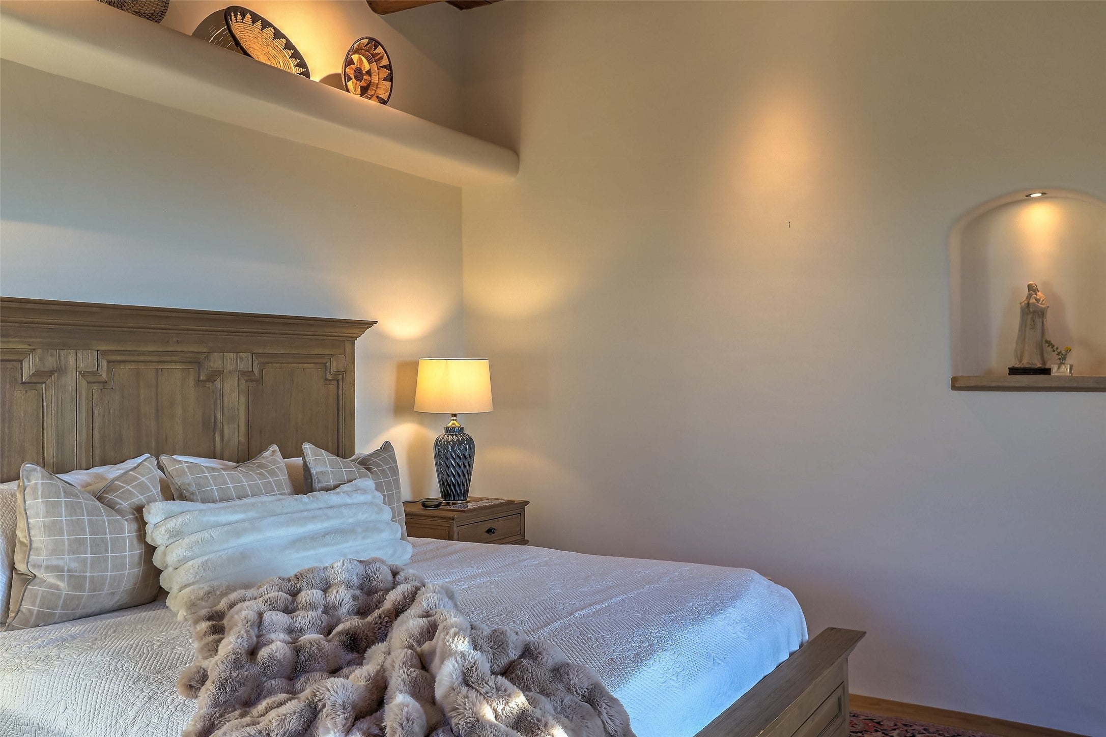 Santa Fe, New Mexico, 87506, United States, 3 Bedrooms Bedrooms, ,4 BathroomsBathrooms,Residential,Active,1880349