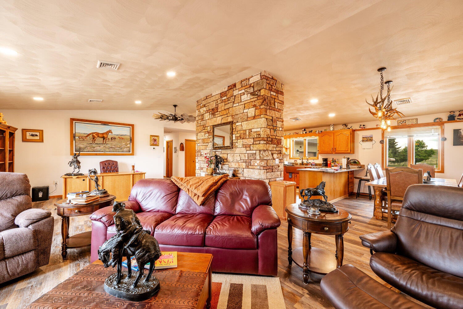 Sheridan, Wyoming, 82801, United States, 4 Bedrooms Bedrooms, ,3 BathroomsBathrooms,Residential,Active,1899913