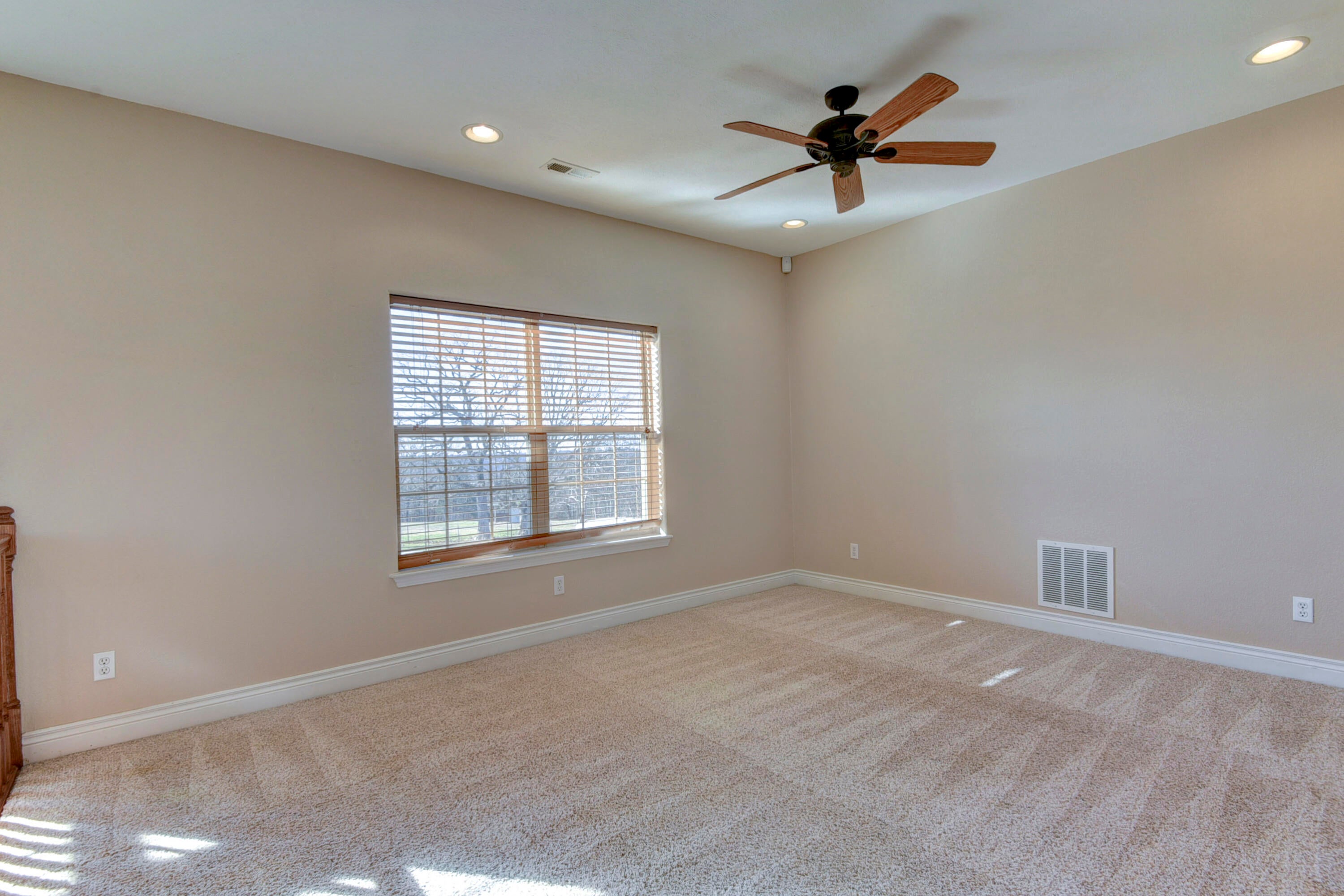 Reeds Spring, Missouri, 65737, United States, 8 Bedrooms Bedrooms, ,6 BathroomsBathrooms,Residential,Active,2010156