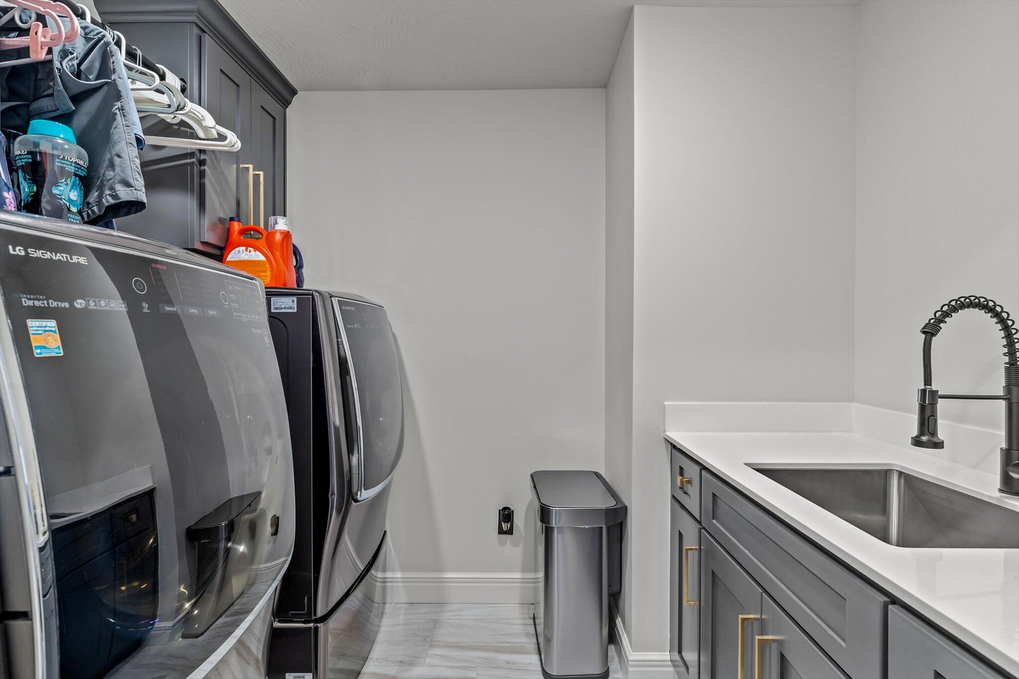 Ozark, Missouri, 65721, United States, 6 Bedrooms Bedrooms, ,5 BathroomsBathrooms,Residential,Active,2007313