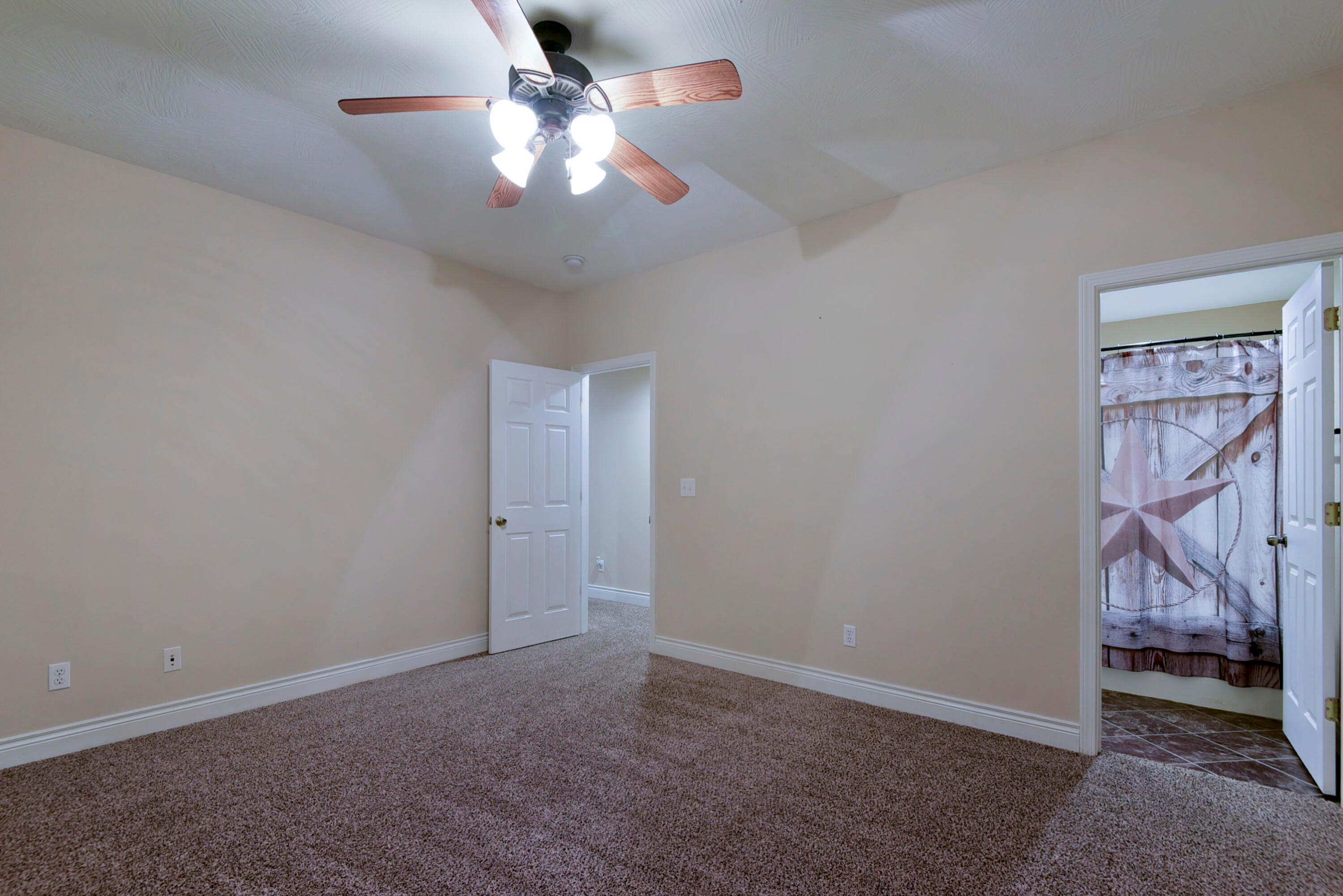 Reeds Spring, Missouri, 65737, United States, 8 Bedrooms Bedrooms, ,6 BathroomsBathrooms,Residential,Active,2010156