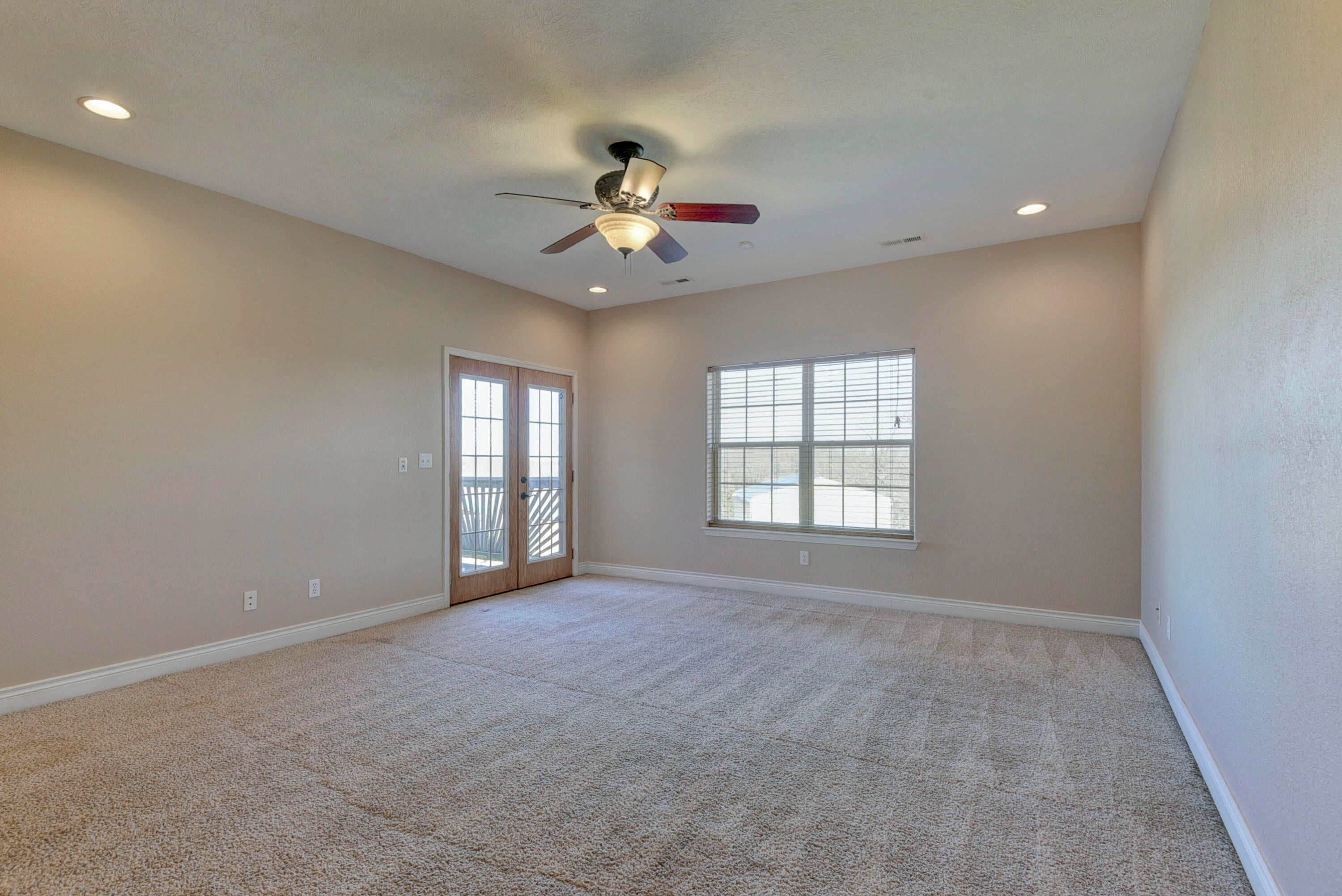 Reeds Spring, Missouri, 65737, United States, 8 Bedrooms Bedrooms, ,6 BathroomsBathrooms,Residential,Active,2010156