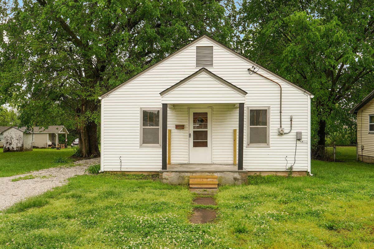 1908 W THOMAN ST, SPRINGFIELD, MO 65803, photo 1 of 24